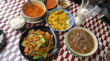 Tayland yemeği, kızarmış pirinç eriştesi, çorba, Tayland usulü.