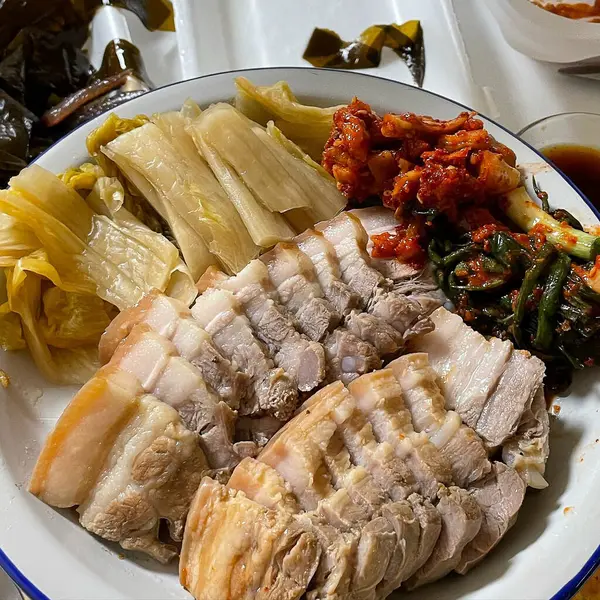 Lezzetli Asya yemeklerinin yakın görüntüsü