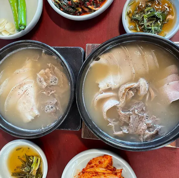 Lezzetli Asya yemeklerinin yakın görüntüsü