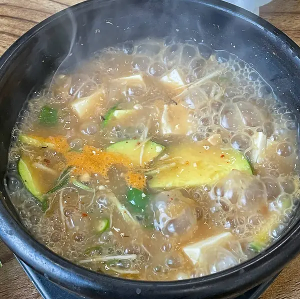 Lezzetli Asya yemeklerinin yakın görüntüsü