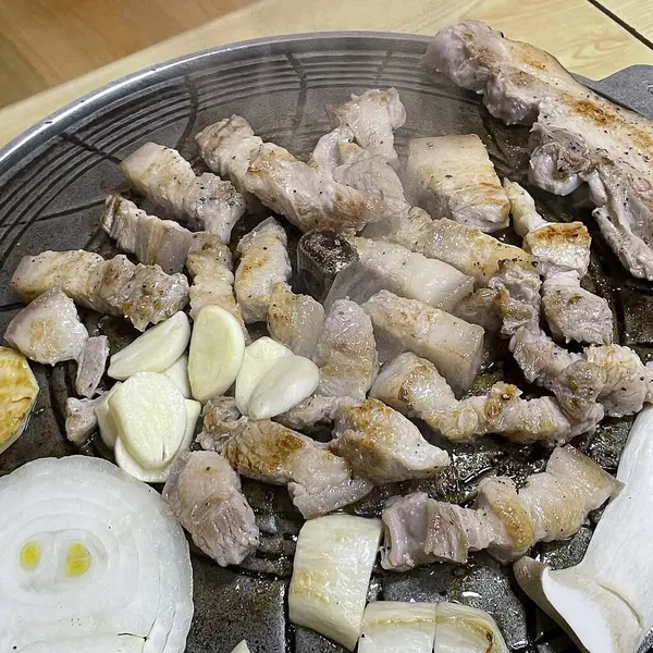 Kızarmış balığın mutfak fotoğrafı.