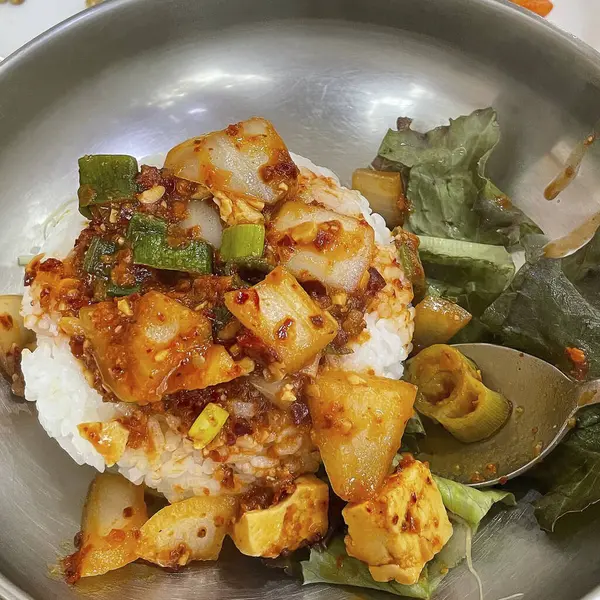 Sebzeli ve baharatlı pilav.