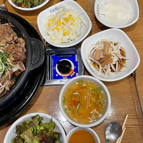 Lezzetli Asya yemeklerinin yakın görüntüsü