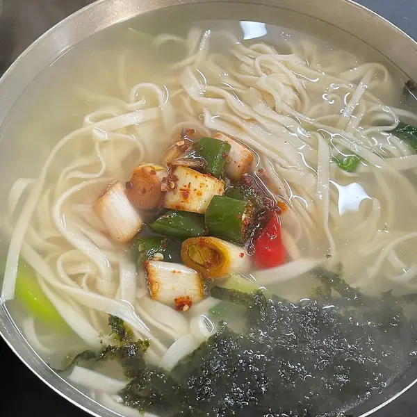 Lezzetli Asya yemeklerinin yakın görüntüsü