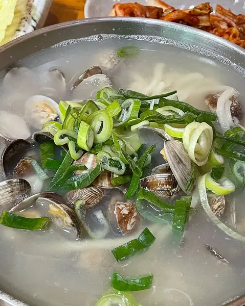 Lezzetli yiyeceklere yakın.