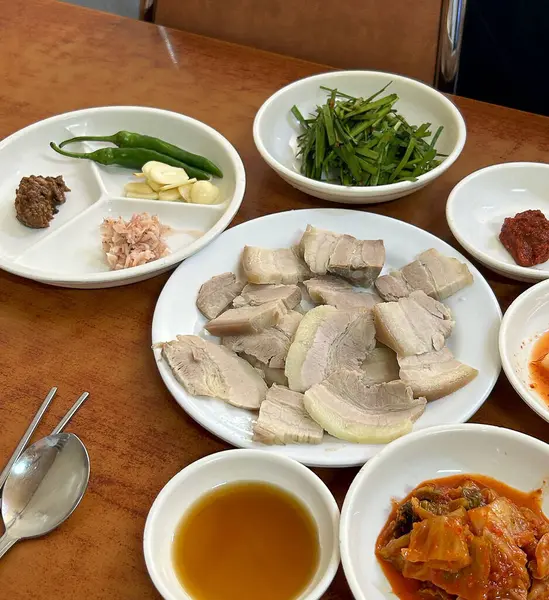 Lezzetli Asya yemeklerinin yakın görüntüsü