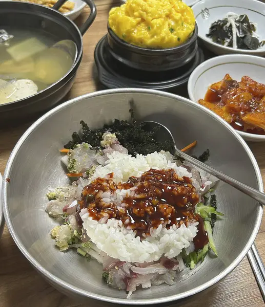 Kızarmış pilavın mutfak fotoğrafı.