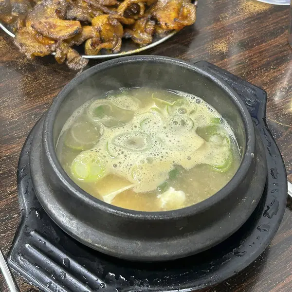 Lezzetli Asya yemeklerinin yakın görüntüsü