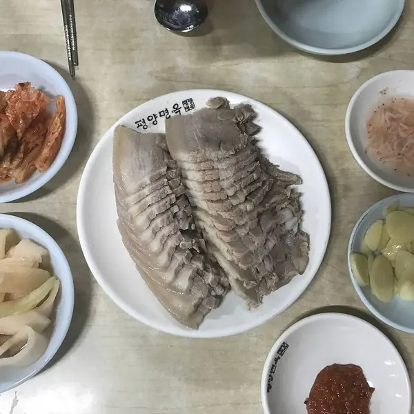 Lezzetli Asya yemeklerinin yakın görüntüsü