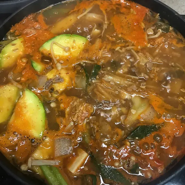 Lezzetli Asya yemeklerinin yakın görüntüsü