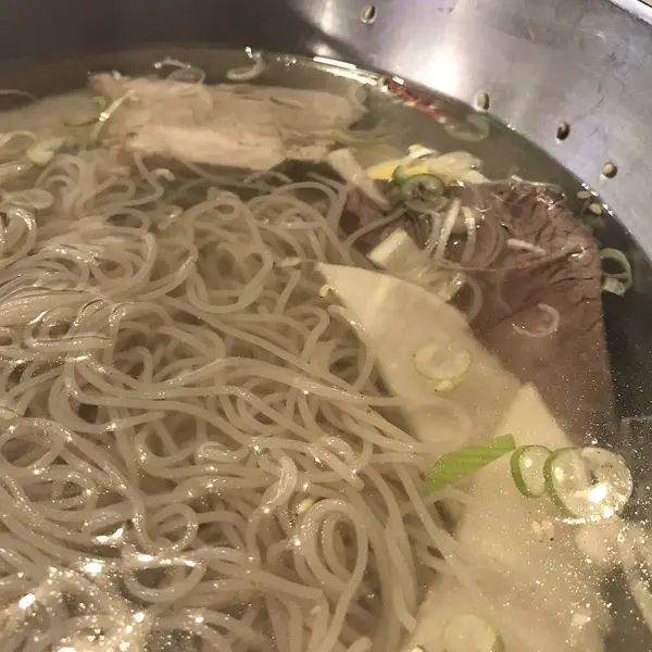 Lezzetli Asya yemeklerinin yakın görüntüsü