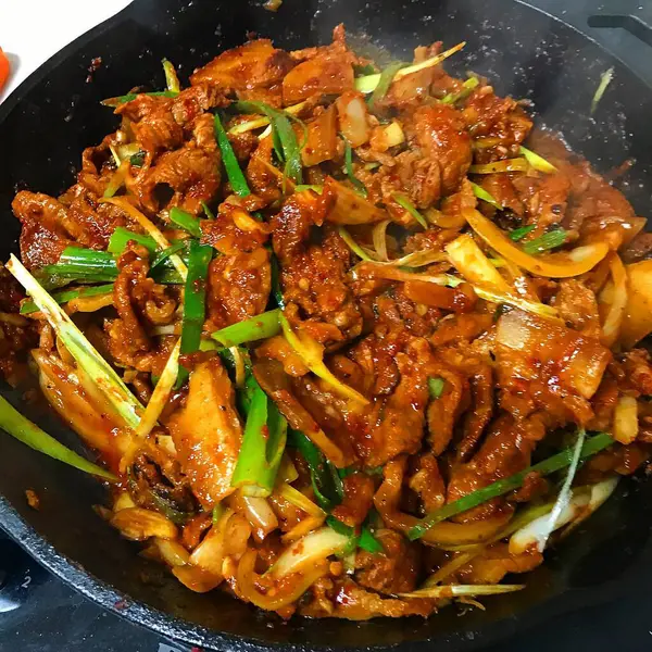 Lezzetli Asya yemeklerinin yakın görüntüsü