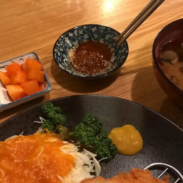 Kore yemeği, kızarmış pirinç, sebze, kızarmış pirinç, balık.