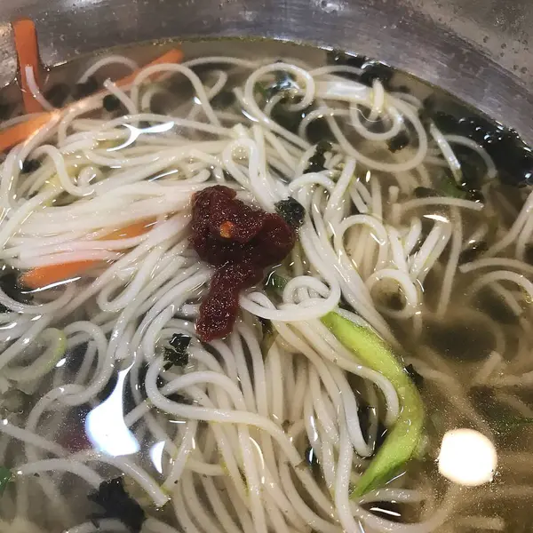 Lezzetli Asya yemeklerinin yakın görüntüsü