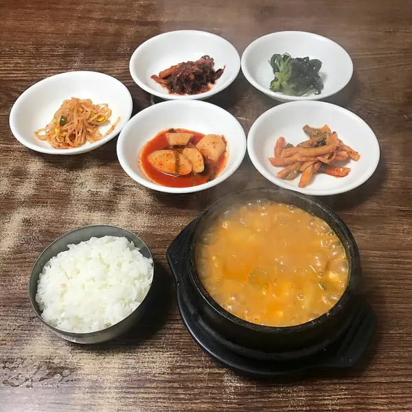 Lezzetli Asya yemeklerinin yakın görüntüsü