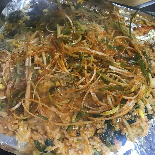 Lezzetli Asya yemeklerinin yakın görüntüsü