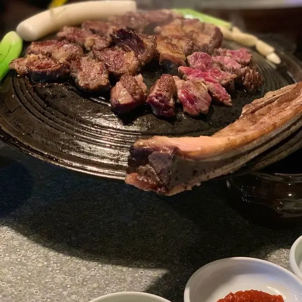 Izgara et, sebze ve baharat.