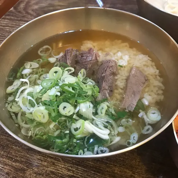 Lezzetli Asya yemeklerinin yakın görüntüsü