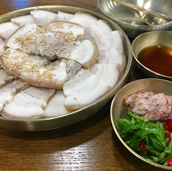 Lezzetli Asya yemeklerinin yakın görüntüsü