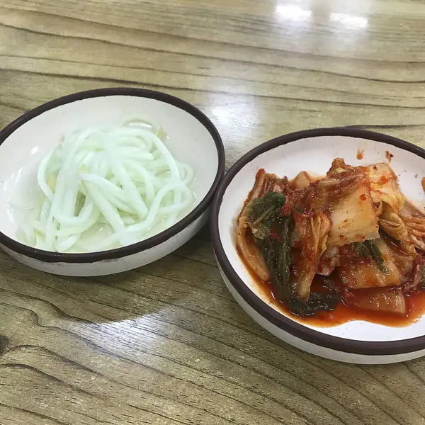 Geleneksel Kore kimchi 'si, kimchi