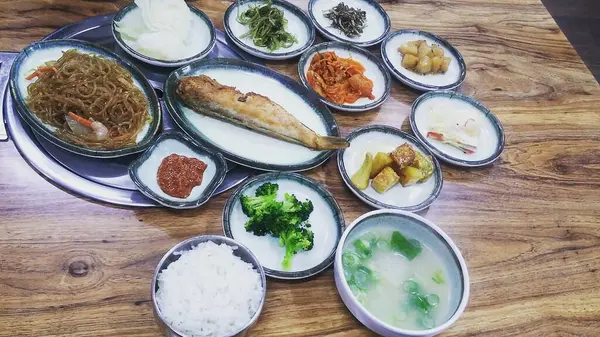 Lezzetli Asya yemeklerinin yakın görüntüsü