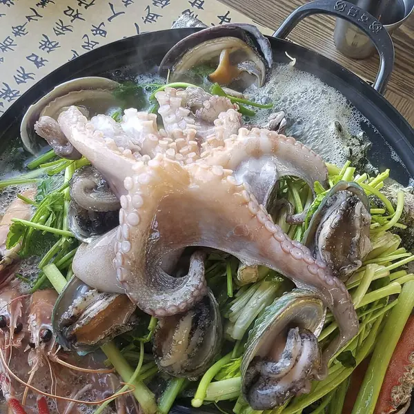 Taze deniz ürünleri, yemek pişirmek.