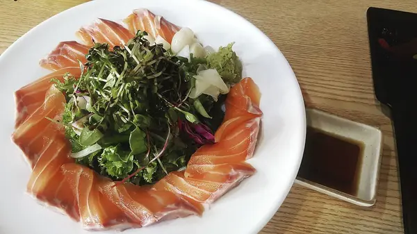 Japon yemeği mi? Sebzeli somon