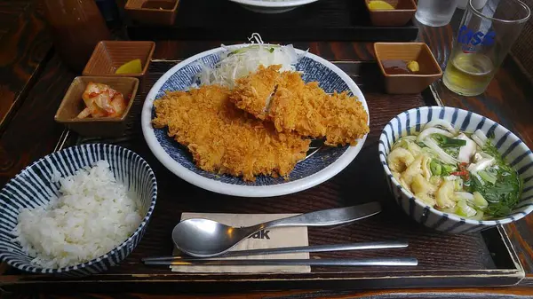 Japon yemeği, suşi, kızarmış balık, kızarmış pirinç, pilav, balık, tavuk, balık.