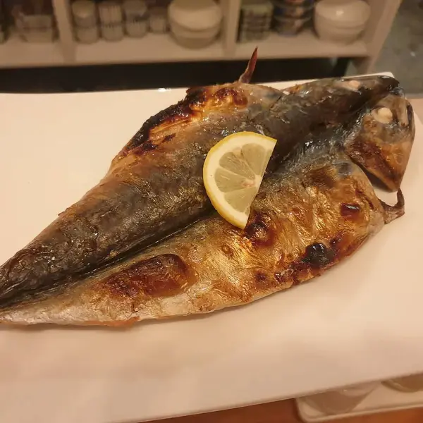 Baharatlı ve otlu taze balık