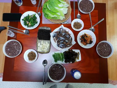 Lezzetli Asya yemeklerinin yakın görüntüsü