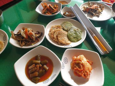 Lezzetli Asya yemeklerinin yakın görüntüsü