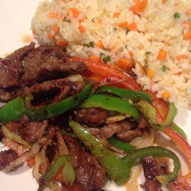 Sebzeli kızarmış pirinç