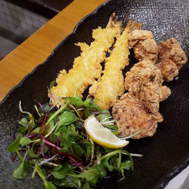 Pirinç ve sebzeli Japon balığı.