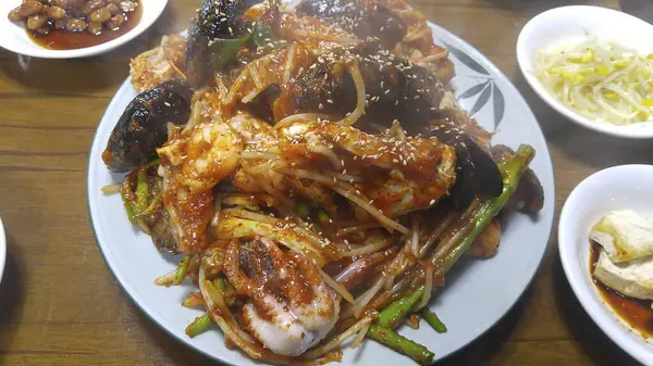 Kızarmış tavuğun mutfak fotoğrafı.