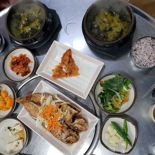 Lezzetli Asya yemeklerinin yakın görüntüsü