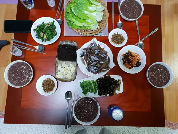 Lezzetli Asya yemeklerinin yakın görüntüsü