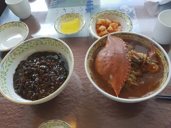 Lezzetli Asya yemeklerinin yakın görüntüsü