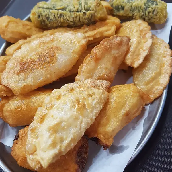 Tavada kızarmış balık, Tayland yemeği.