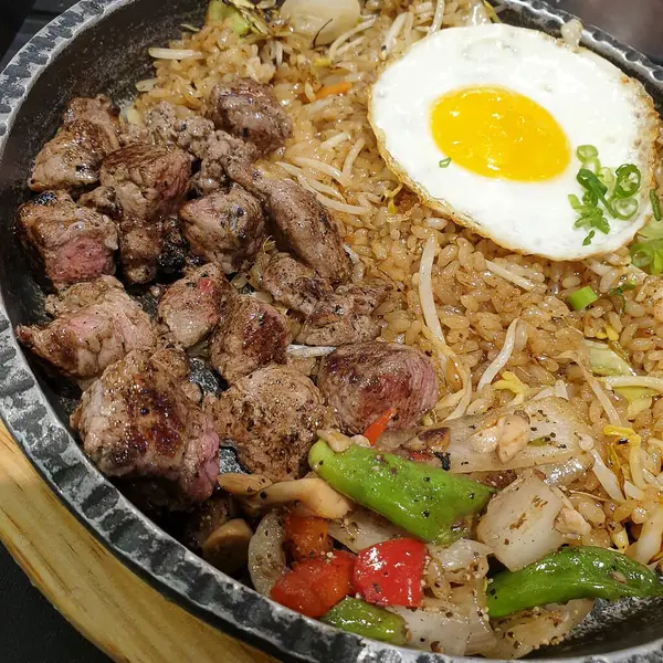 Sebzeli ve baharatlı pilav.