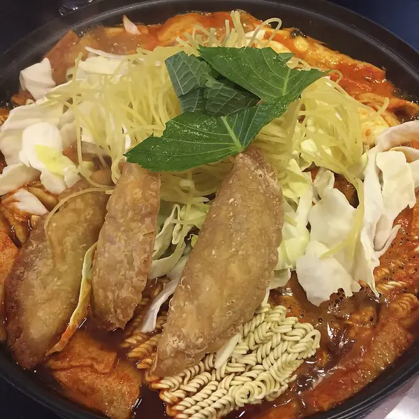 Lezzetli Asya yemeklerinin yakın görüntüsü