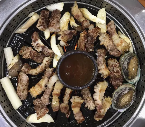 Lezzetli Asya yemeklerinin yakın görüntüsü