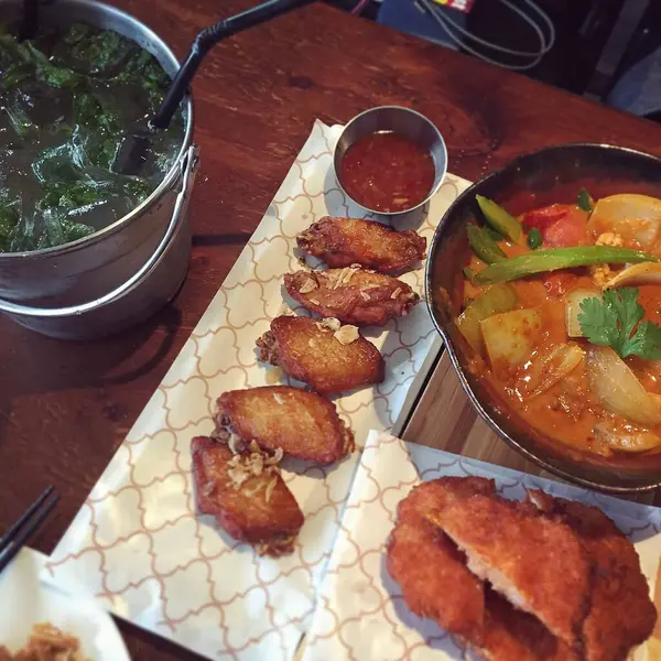 Lezzetli Asya yemeklerinin yakın görüntüsü