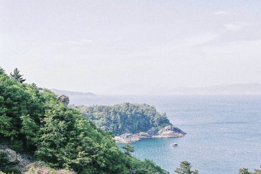 Deniz kıyısının güzel manzarası