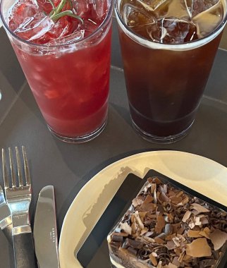 Çikolatalı kek ve krem