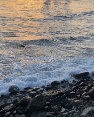 Sahilde güzel bir gün batımı