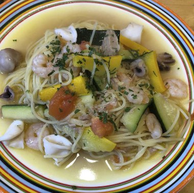 makarna karides ve sebze ile