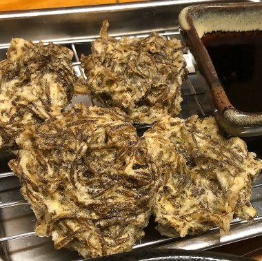 Susamlı kızarmış balık.