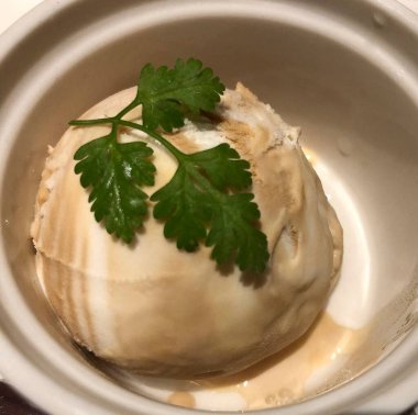 Bir kasede taze balık