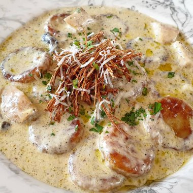 tavuklu ve mantarlı makarna