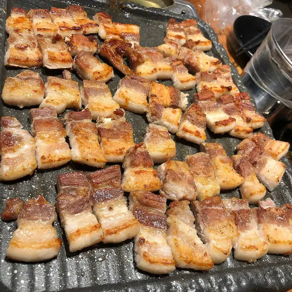 Lezzetli Asya yemeklerinin yakın görüntüsü